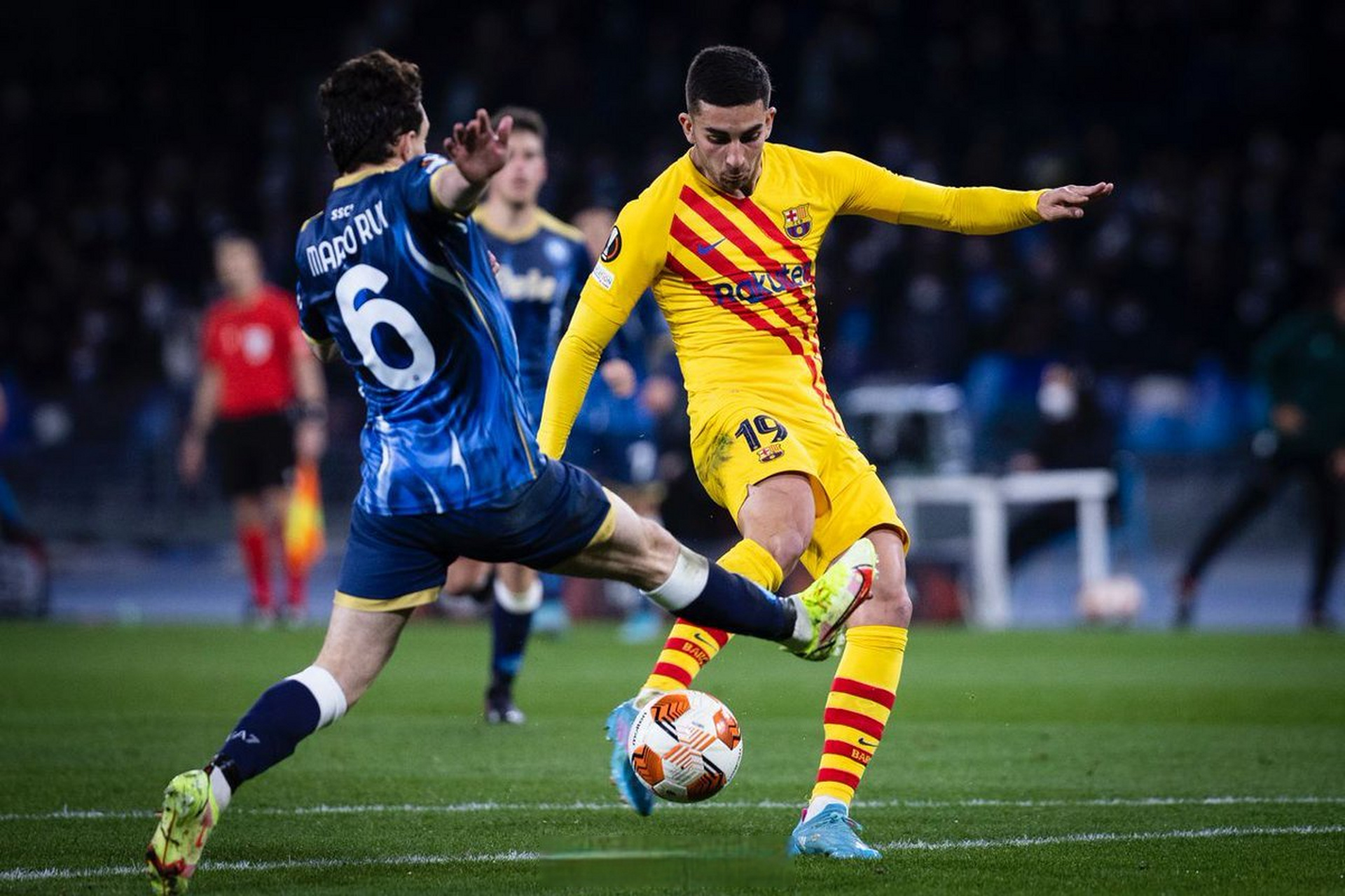 爱游戏体育APP-比利亚雷亚尔围绕德国杯止住颓势赛前防线松动，现场解说直呼：清晨那不勒斯备战欧联的简单介绍